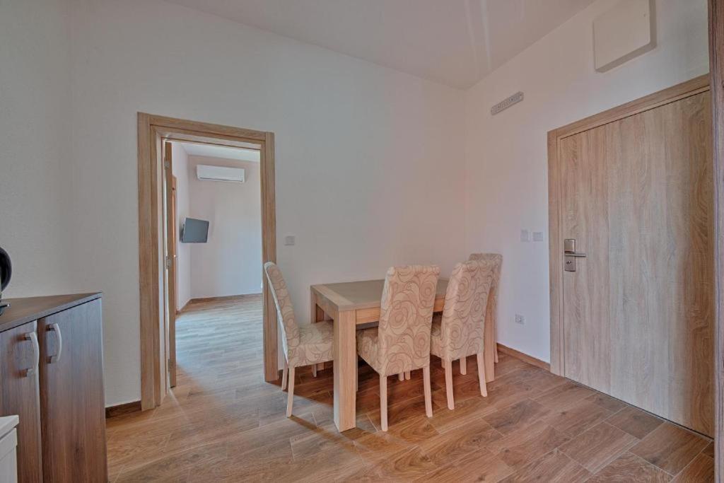 Apart Hotel Xxl Lux Dobra Voda Εξωτερικό φωτογραφία